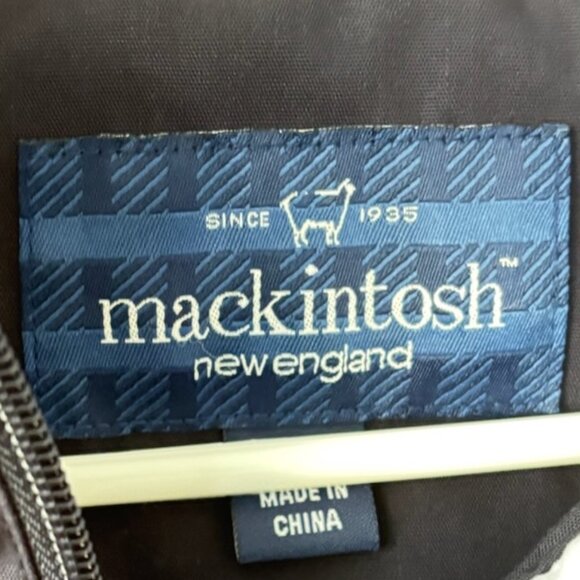 Macintosh Jacket - Picture 2 of 3